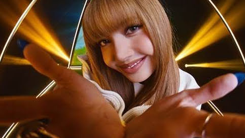 Lisa des BLACKPINK entre dans l’univers PlayStation : la nouvelle campagne qui unit K-pop et gaming